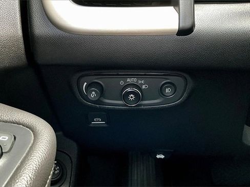 Used 2019 GMC Terrain Denali w/ Advanced Safety Package image 26