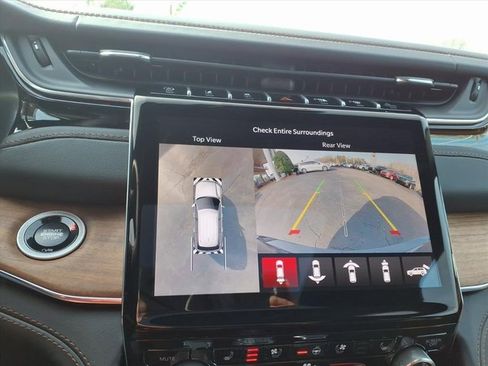 New 2025 Jeep Grand Cherokee Summit image 17