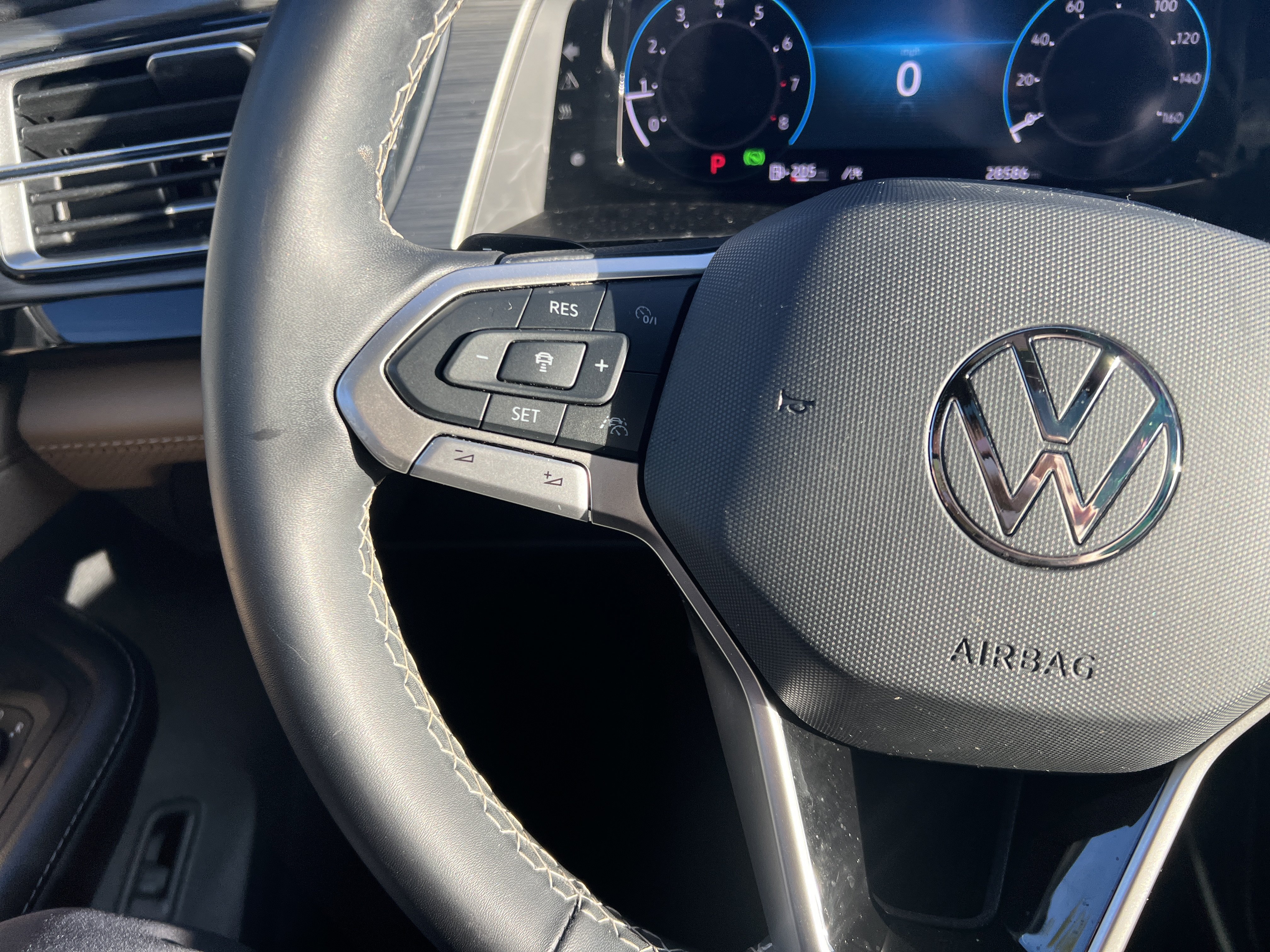 Used 2024 Volkswagen Atlas Cross Sport SE w/ Panoramic Sunroof Package FWD image 15
