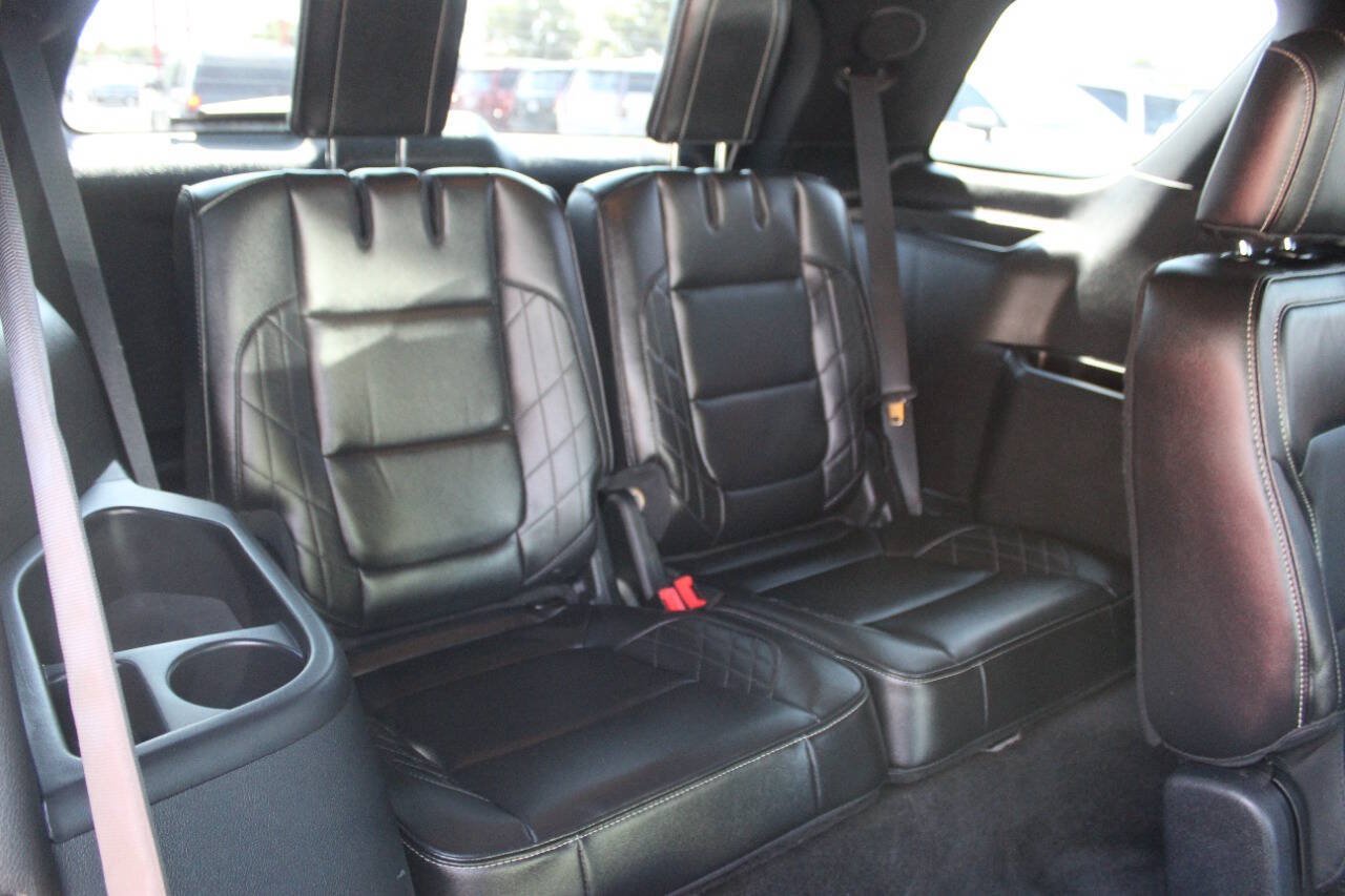 Used 2018 Ford Explorer Platinum AWD/4WD image 13