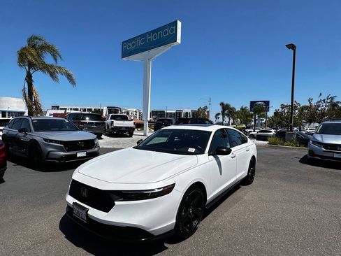 Used 2023 Honda Accord Sport image 2