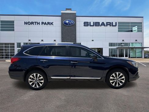 Used 2018 Subaru Outback 2.5i Touring AWD/4WD image 2