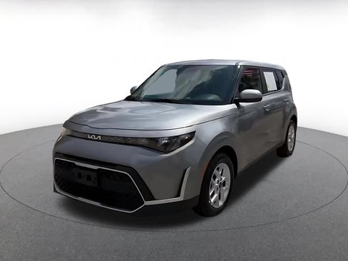Used 2025 Kia Soul LX w/ LX Technology Package FWD image 7