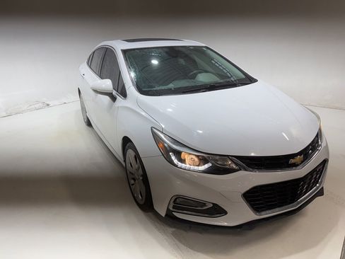 Used 2016 Chevrolet Cruze Premier image 2