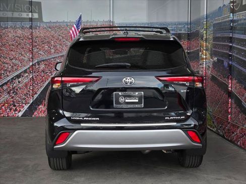 Certified 2026 Toyota Highlander Platinum AWD/4WD image 6