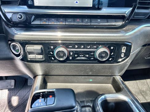 Used 2024 Chevrolet Silverado 1500 High Country w/ High Country Premium Package AWD/4WD image 18