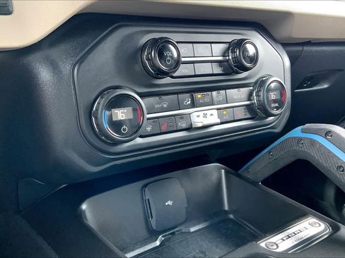 Used 2023 Ford Bronco Wildtrak image 34