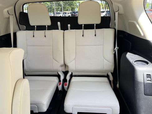 Used 2023 Lexus GX 460 Premium w/ Accessory Package AWD/4WD image 33