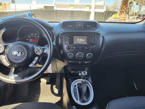 Used 2016 Kia Soul + image 23