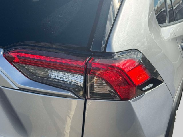 Used 2022 Toyota RAV4 XLE AWD/4WD image 13