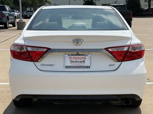 Used 2015 Toyota Camry SE FWD image 5