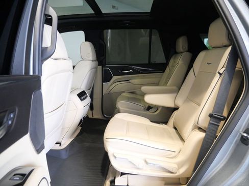 Used 2023 Cadillac Escalade Premium Luxury AWD/4WD image 26