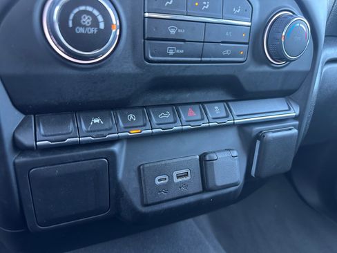 Used 2023 Chevrolet Silverado 1500 Custom image 25