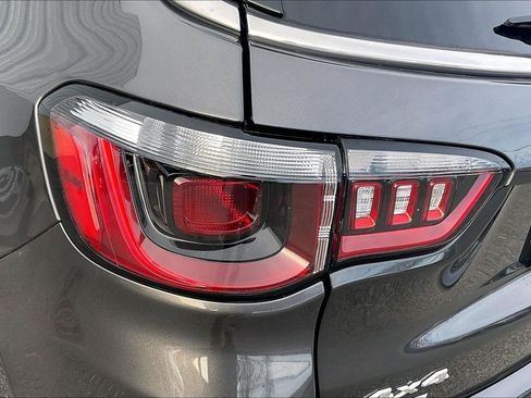 Used 2022 Jeep Compass Limited image 33