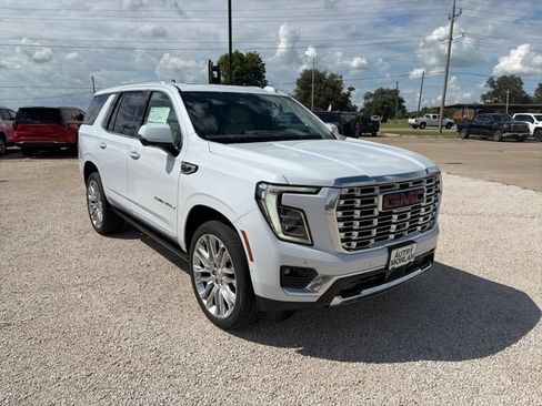 New 2026 GMC Yukon Denali w/ Denali Reserve Package AWD/4WD image 8