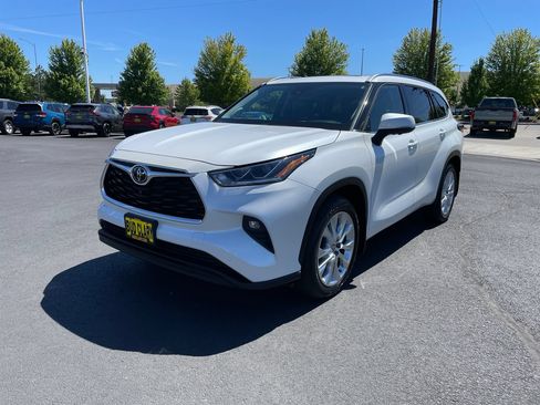 Used 2023 Toyota Highlander Limited AWD/4WD image 7