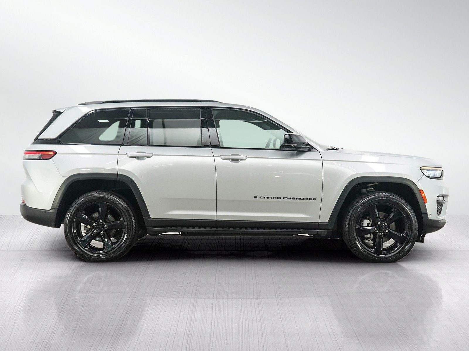Used 2024 Jeep Grand Cherokee Limited w/ Luxury Tech Group II AWD/4WD image 6