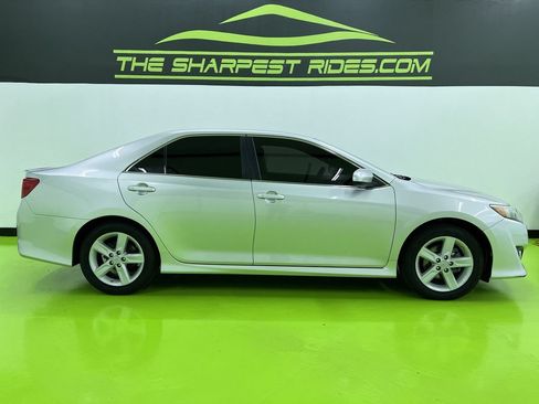 Used 2012 Toyota Camry SE FWD image 11