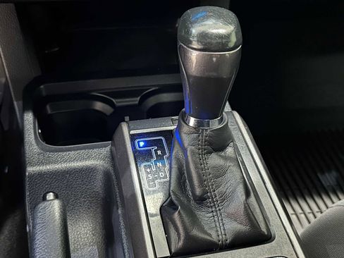 Used 2017 Toyota Tacoma TRD Off-Road AWD/4WD image 16