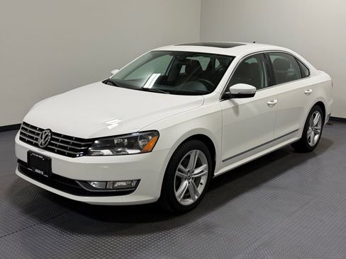 Used 2015 Volkswagen Passat 1.8T SEL Premium image 1