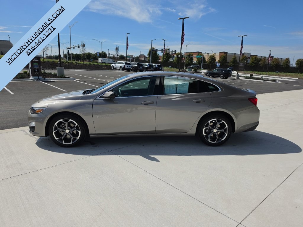 Used 2024 Chevrolet Malibu LT FWD image 2