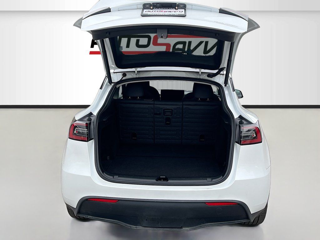 Used 2023 Tesla Model Y Long Range AWD/4WD image 23