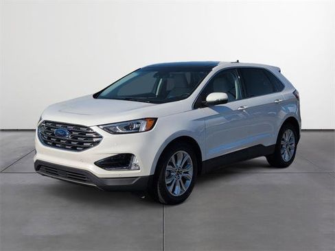 Used 2020 Ford Edge Titanium image 2