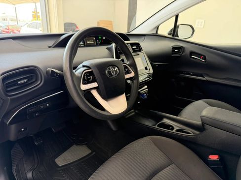 Used 2017 Toyota Prius Two w/ Prius Two Safety Plus Package FWD image 16