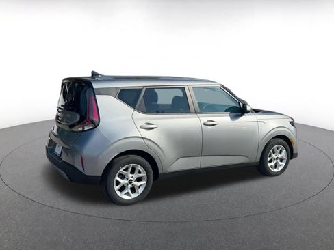 Used 2025 Kia Soul LX w/ LX Technology Package FWD image 12