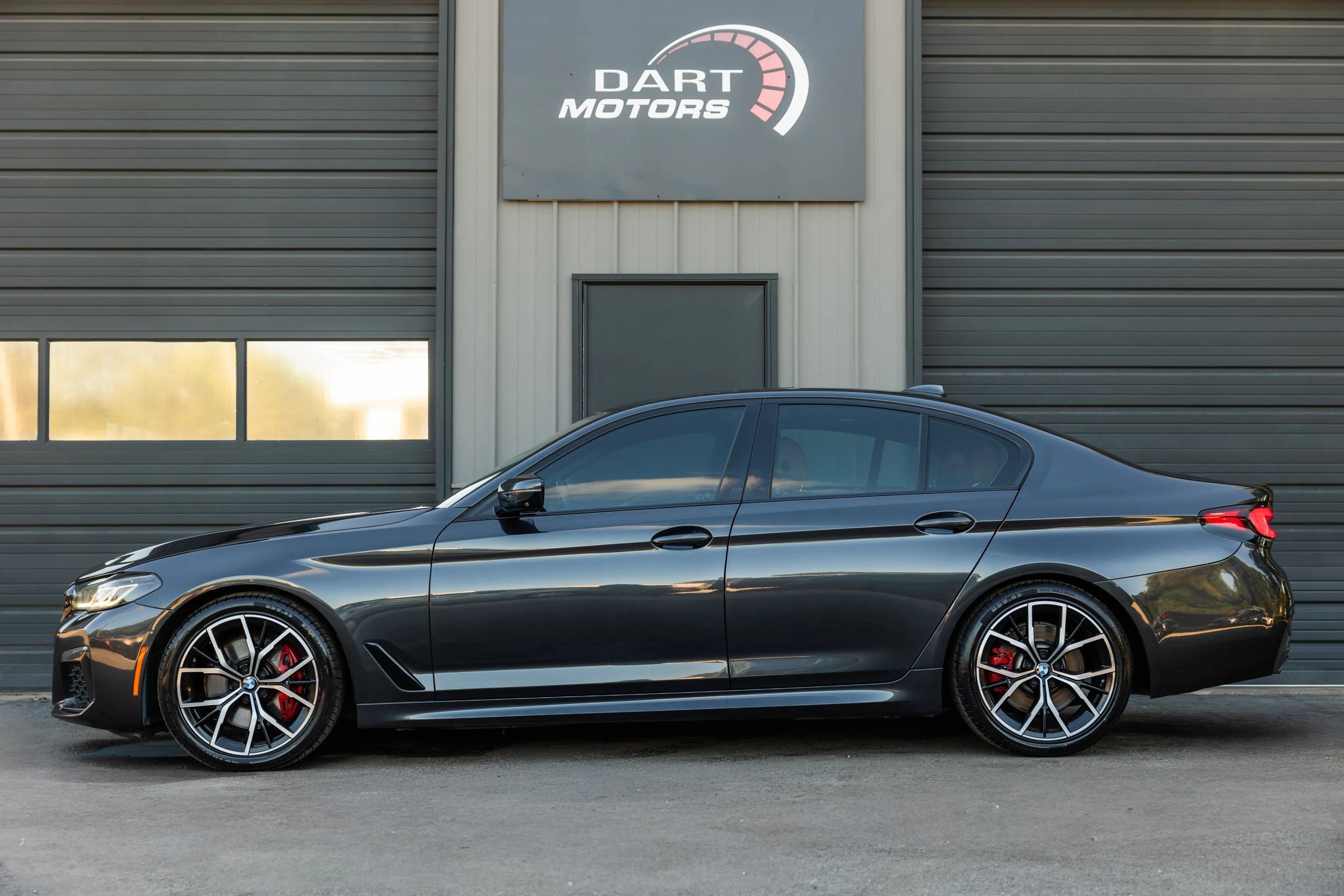 Used 2021 BMW 530i w/ M Sport Package RWD image 4