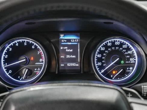 Certified 2020 Toyota Camry SE image 25