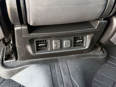 Used 2021 Chevrolet Silverado 1500 LT AWD/4WD image 29