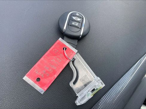 Used 2018 MINI Cooper 2-Door Hardtop image 12