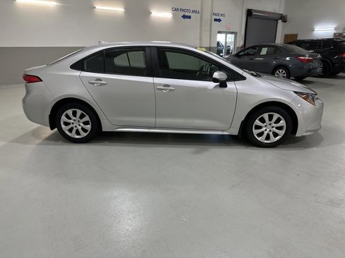 Used 2025 Toyota Corolla LE image 10