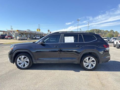 Used 2023 Volkswagen Atlas SE w/ Panoramic Sunroof Package image 4