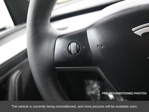 Used 2022 Tesla Model Y Long Range image 25