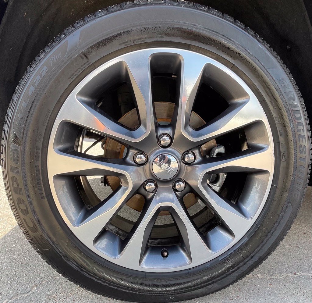 Used 2018 Jeep Grand Cherokee Overland RWD image 13
