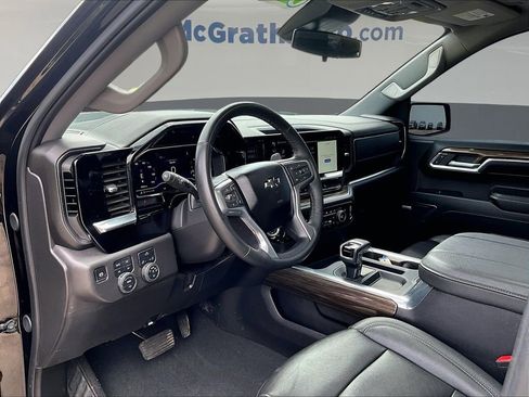 Used 2024 Chevrolet Silverado 1500 LT Trail Boss w/ Convenience Package II AWD/4WD image 20