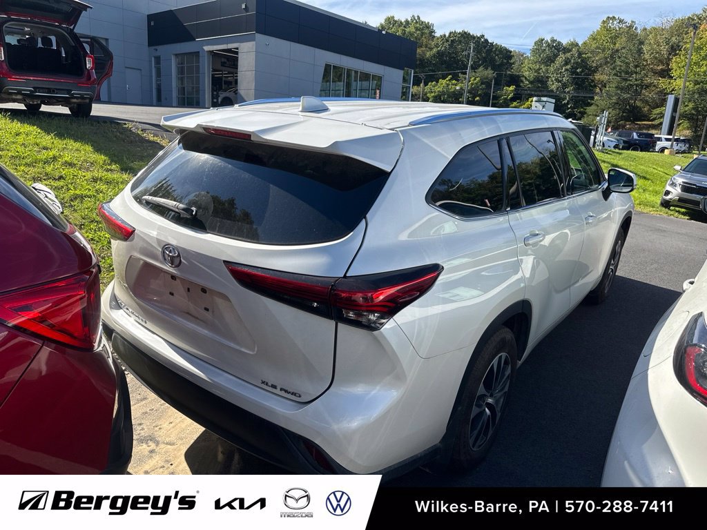 Used 2020 Toyota Highlander XLE AWD/4WD image 5