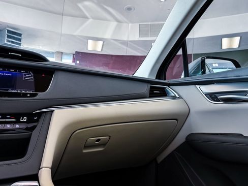 Used 2022 Cadillac XT5 Premium Luxury image 36