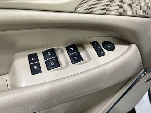 Used 2017 Cadillac Escalade ESV Luxury image 18