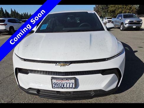 Used 2025 Chevrolet Equinox EV LT w/ LPO, All-Weather Mat Package image 2