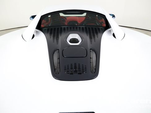 Used 2025 McLaren Artura RWD image 24