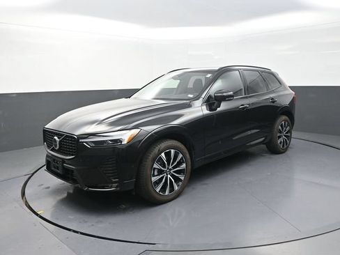 Used 2025 Volvo XC60 B5 Plus AWD/4WD image 3