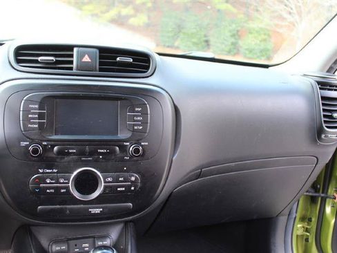 Used 2017 Kia Soul + FWD image 18
