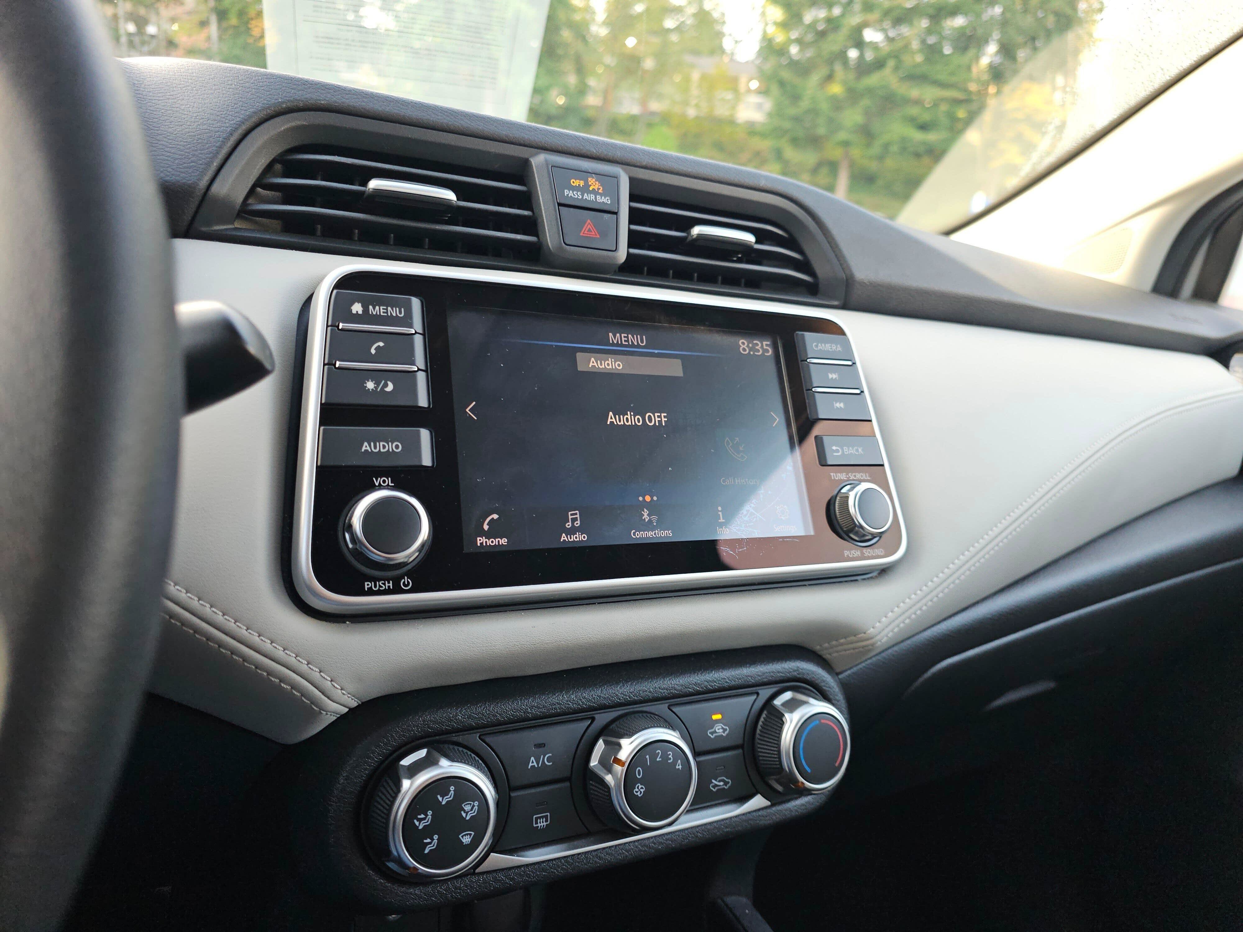 Used 2020 Nissan Versa SV FWD image 27