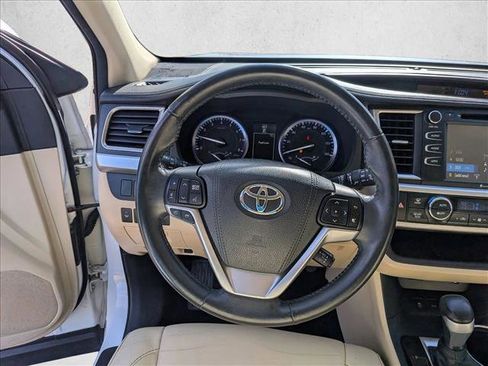 Used 2016 Toyota Highlander XLE image 12