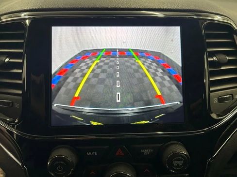 Used 2022 Jeep Grand Cherokee Limited w/ Trailer Tow Group IV image 13