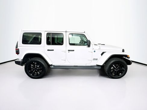 Used 2025 Jeep Wrangler Sahara image 10