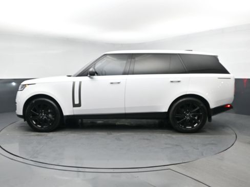 Used 2023 Land Rover Range Rover Long Wheelbase SE image 4